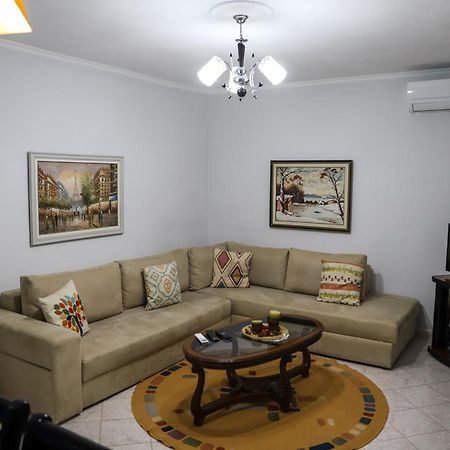 Lola'S Apartament Apartment เบราท ภายนอก รูปภาพ
