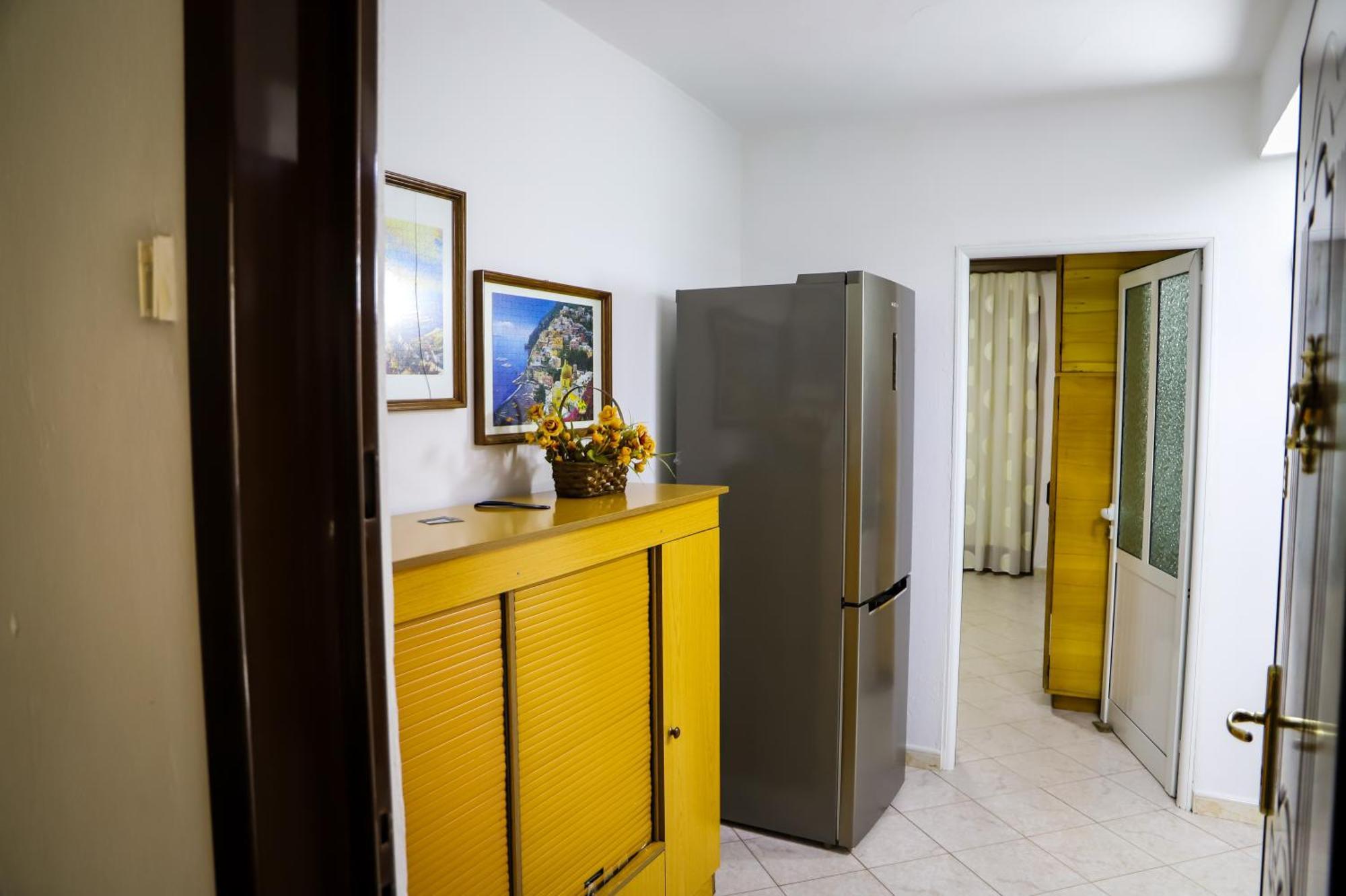 Lola'S Apartament Apartment เบราท ภายนอก รูปภาพ