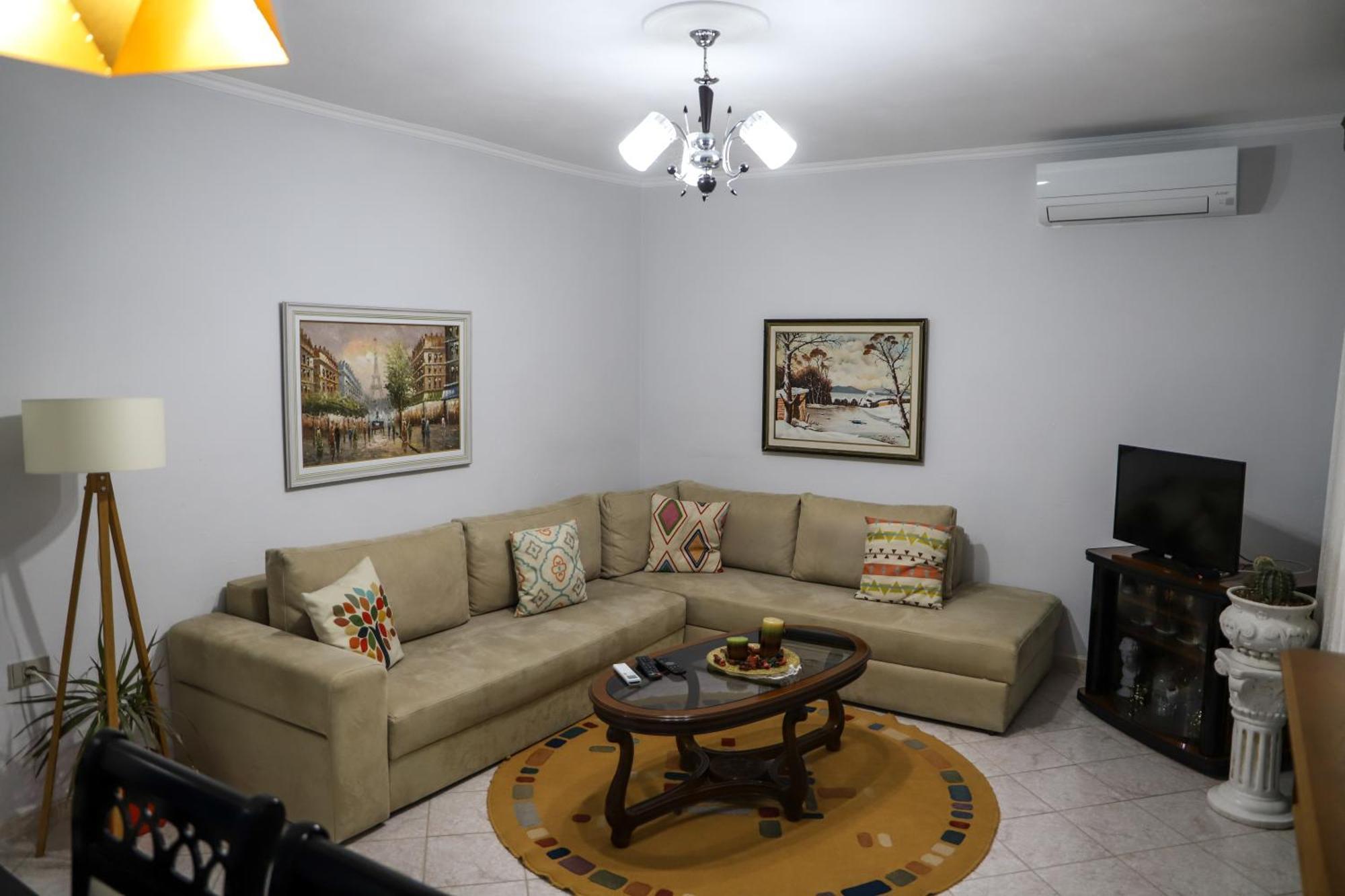 Lola'S Apartament Apartment เบราท ภายนอก รูปภาพ