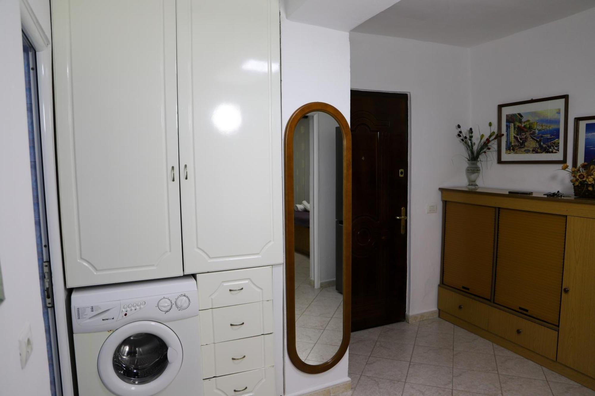 Lola'S Apartament Apartment เบราท ภายนอก รูปภาพ